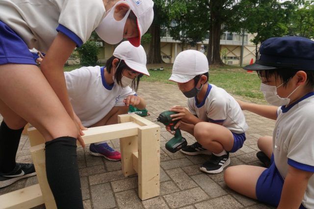 ブランコ ベンチが完成しました 上越教育大学附属小学校 新潟県上越市